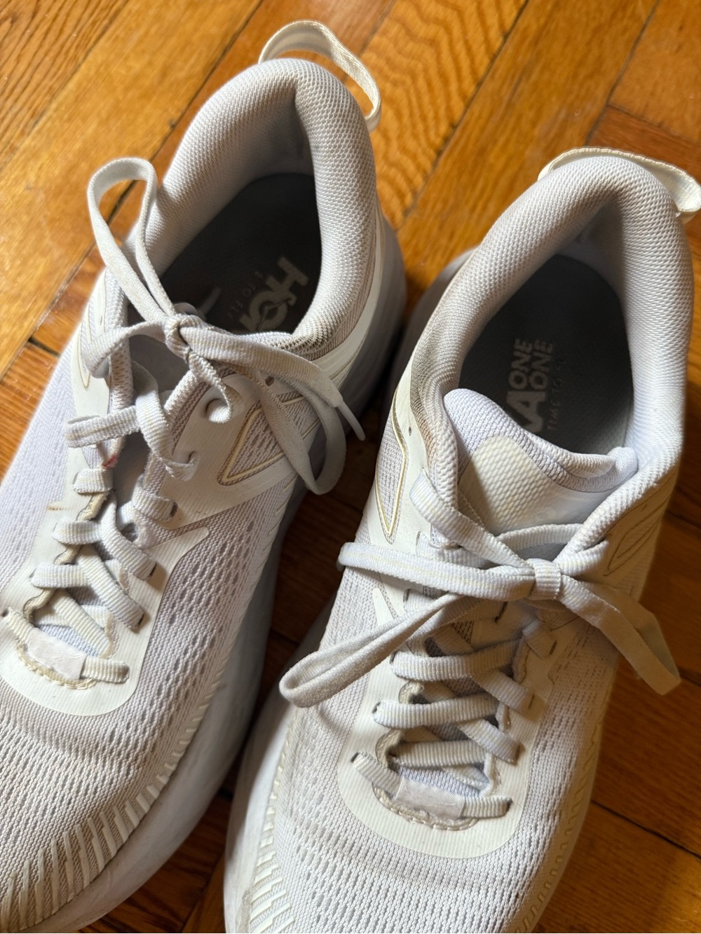 Hoka all white Bondi 7 Women’s 8.5 - Picture 3 of 10